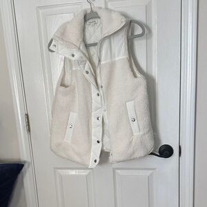 Francesca's Collections Cream Fleece Vest